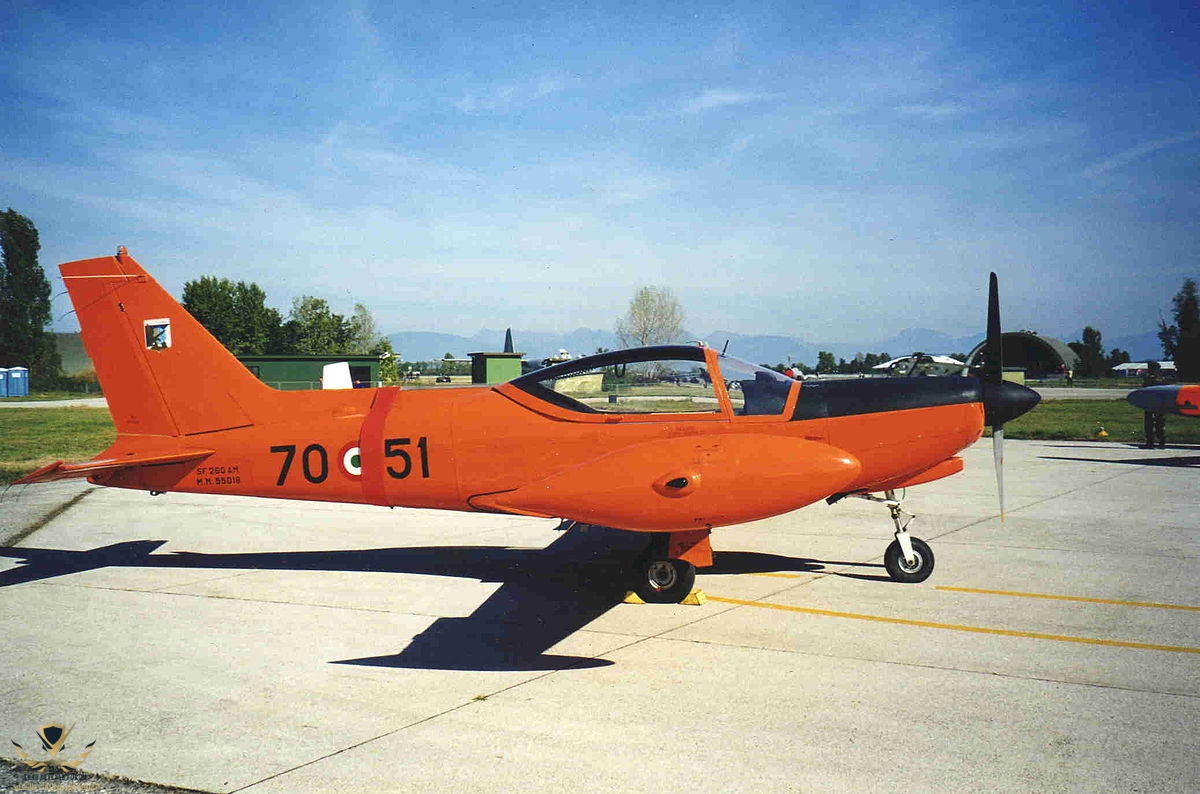 1200px-SIAI-Marchetti_SF-260AM_Italian_Air_Force.jpg