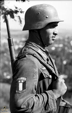 250px-Bundesarchiv_Bild_101I-177-1465-04,_Griechenland,_Soldat_der_Legion_-Freies_Arabien-.jpg