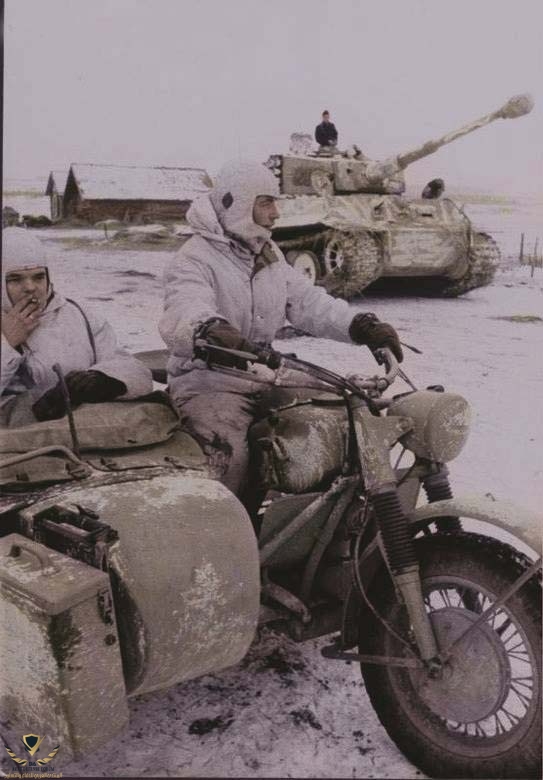 soldier-of-waffen-ss-in-battle-of-charkow-march-1943.jpg