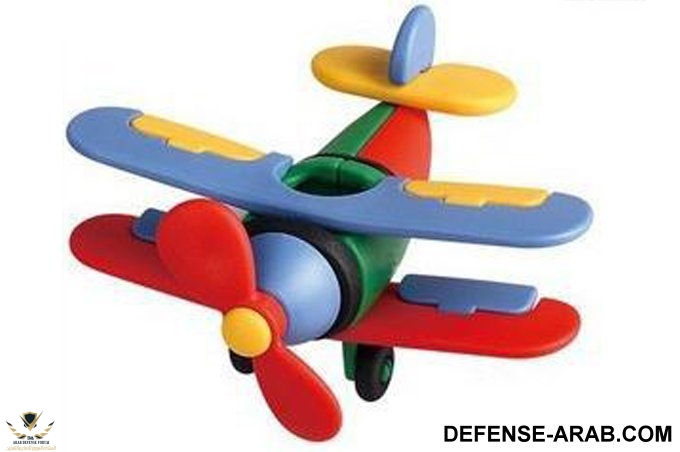 صورة دمية طائرة شراعية ملونة كلعبة اطفال جميلة.jpg