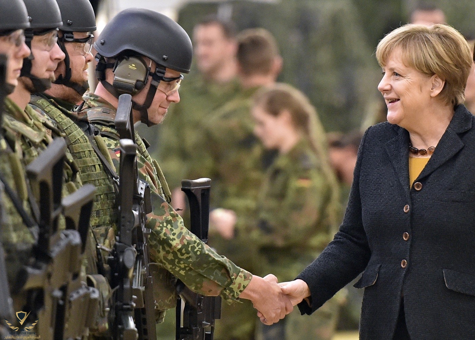 a-merkel-su-vokietijos-kariais-74777940.jpg