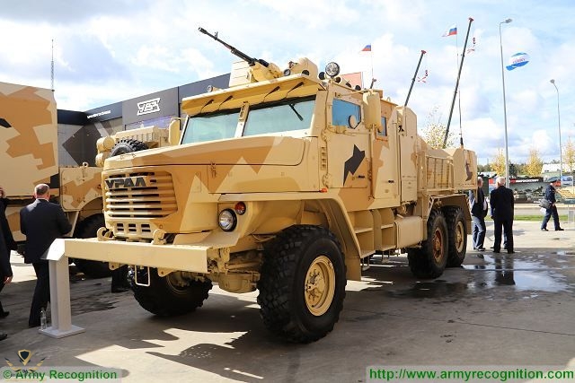 Phlox_Flox_120mm_6x6_wheeled_self-propelled_howitzer_mortar_carrier_Ural-4320_Russia_Russian_d...jpg