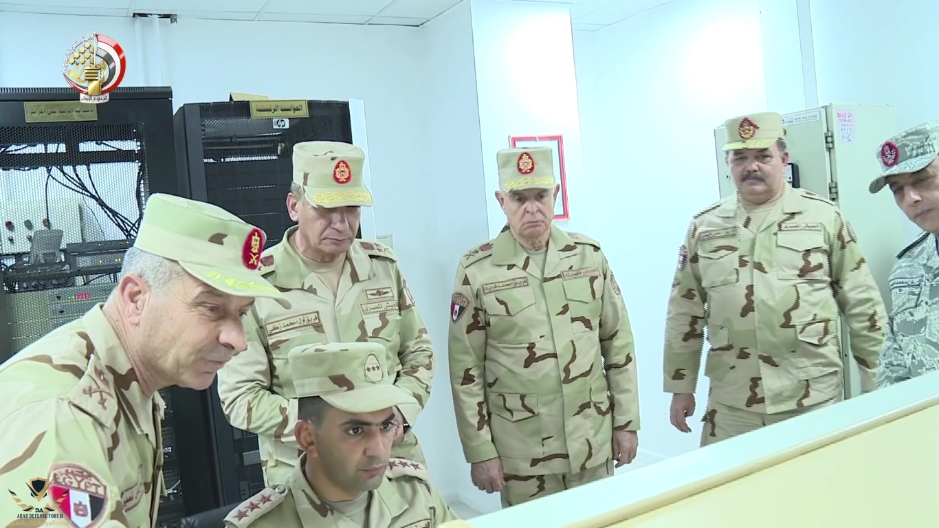 الفريق أول محمد زكى يتفقد أحد تشكيلات قوات الدفاع الجوى[(000466)2019-03-30-03-13-18].JPG
