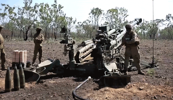 firing-the-m777.gif