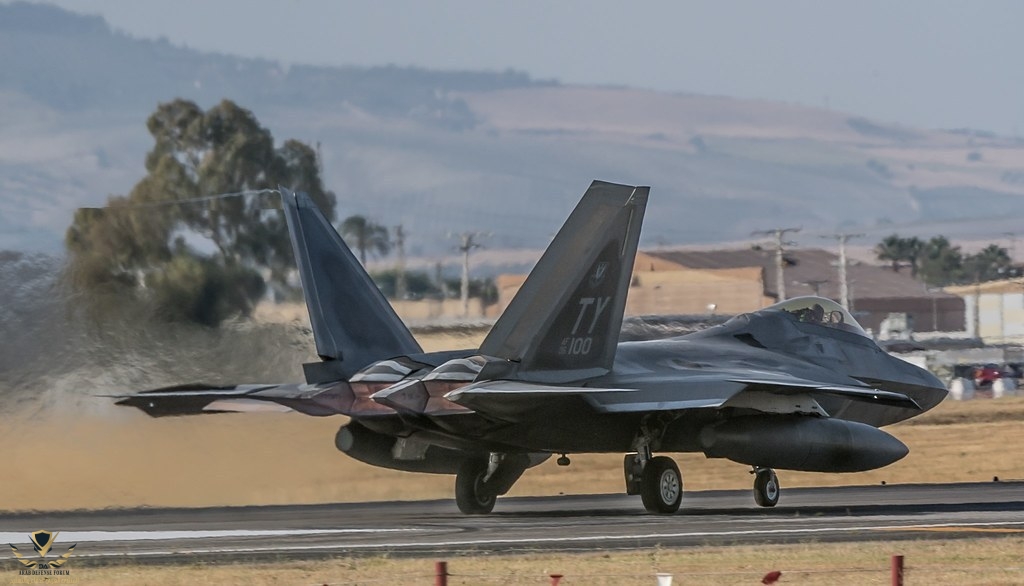 F-22-deploying-to-Al-Udeid-5.jpg