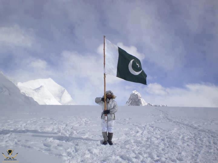 Pakistani-flag-in-Siachin.jpg