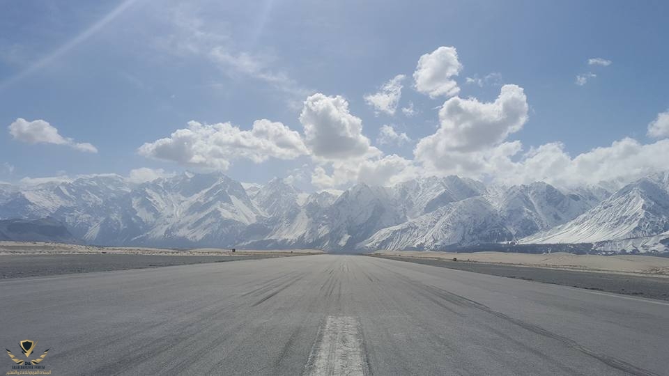 17-This-is-what-it-looks-like-from-the-cockpit-of-an-aircraft-while-taking-off-from-the-skardu...jpg