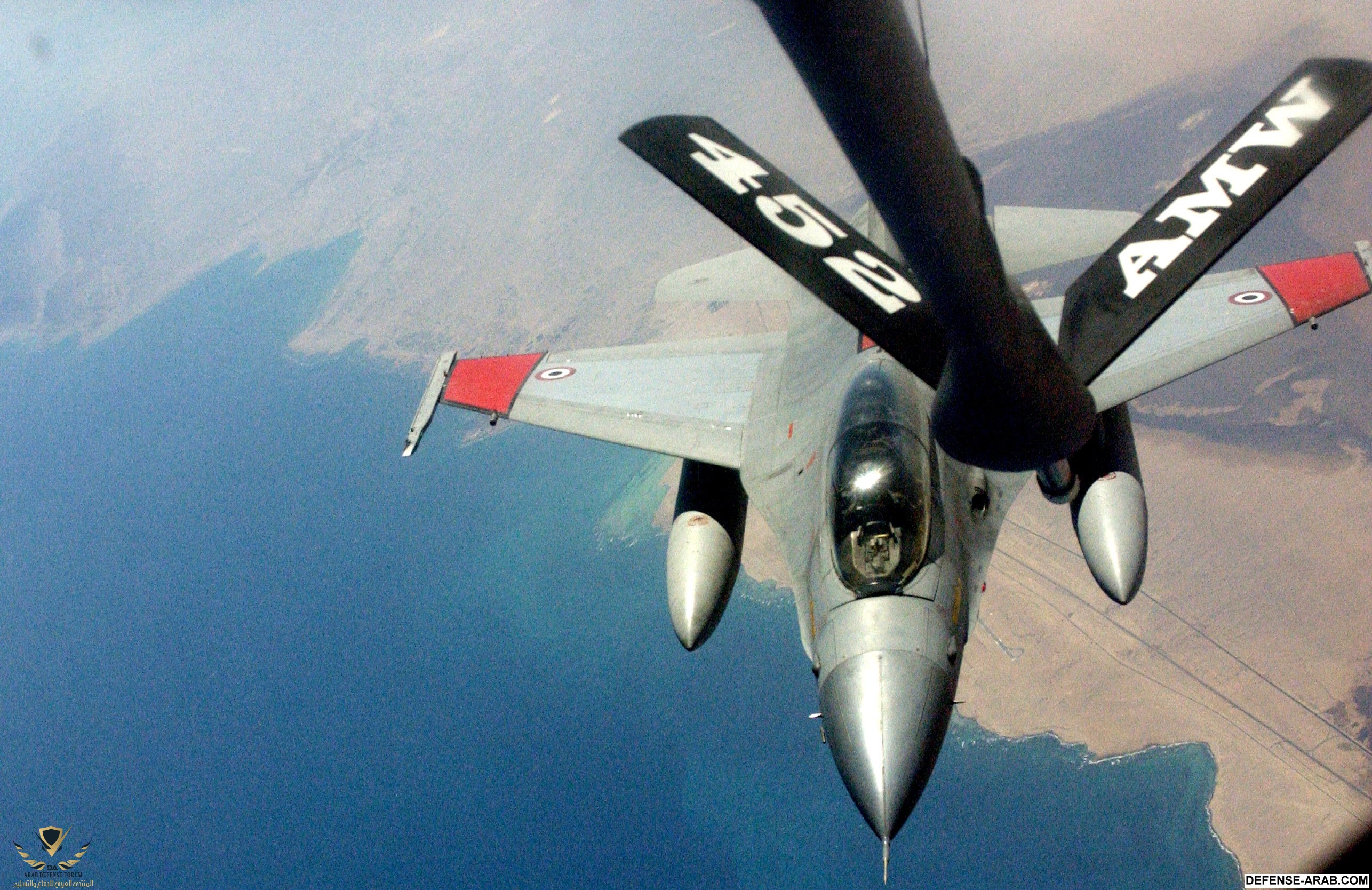 Egyptian_air_force_F-16_refueling.jpg