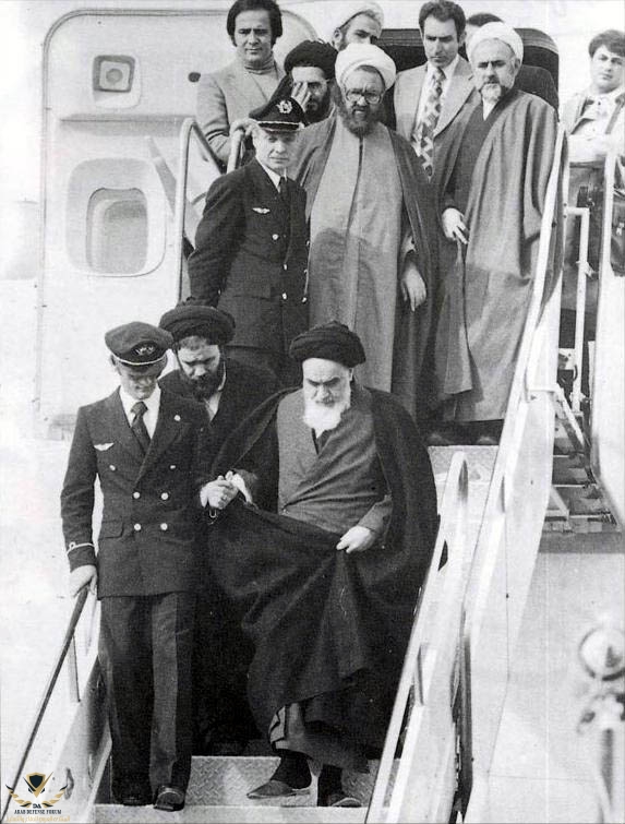 Imam_Khomeini_in_Mehrabad.jpg