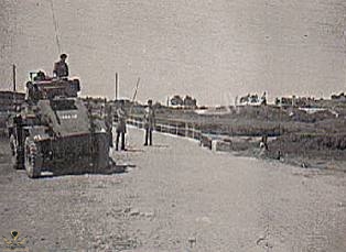 Humber-AC-4th-7th-royal-dragoon-guards-roadblock-TA-19468.jpg