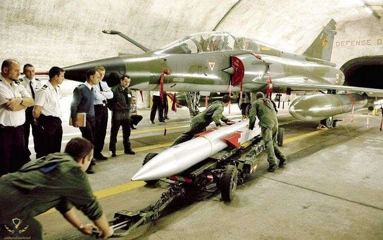 ble-mirage-2000-n-est-le-chasseur-bombardier-qui-emportait-le-missile-air-sol-moyenne-portee-a...jpg