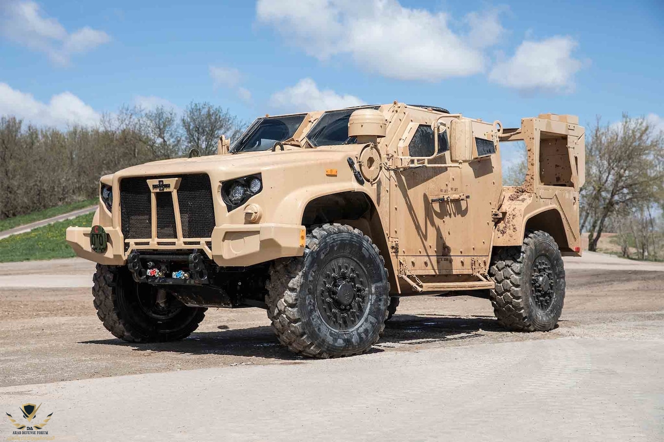 Oshkosh-JLTV-front-three-quarter-01-1.jpg