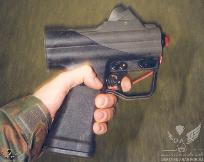HK_P11_mit_pruefgeraet.jpg