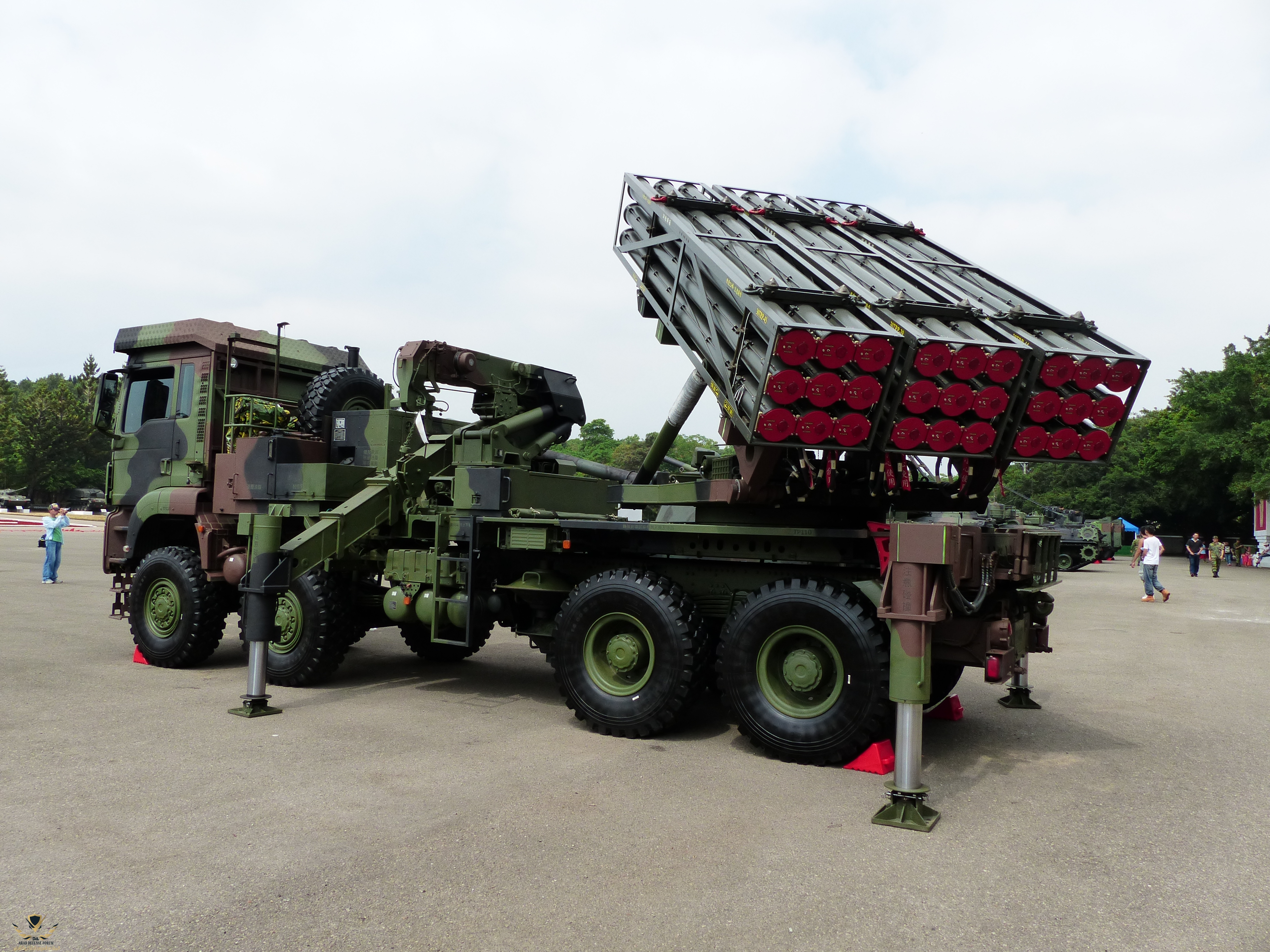 Thunderbolt_2000_MLRS_Display_at_Chengkungling_Ground_Left_Rear_View_20131012.jpg