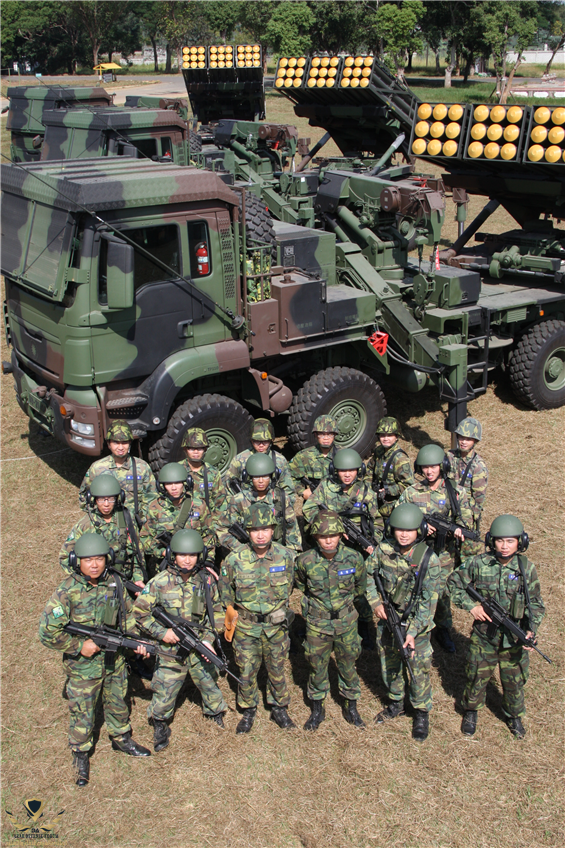 Taiwanese LT-2000 (Thunder 2000) Multiple Launch Rocket System (MLRS) (2).png