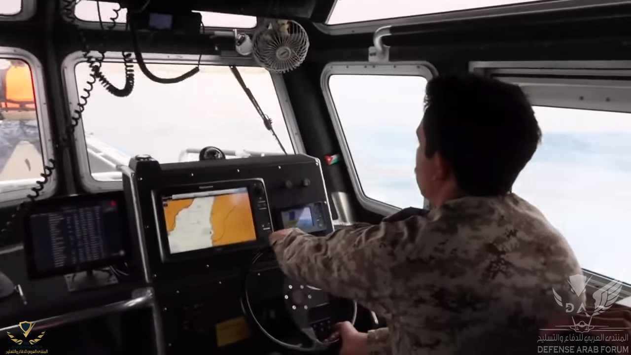 14 ولي العهد ينهي دورة الغطس وقيادة القوارب - YouTube (2).png