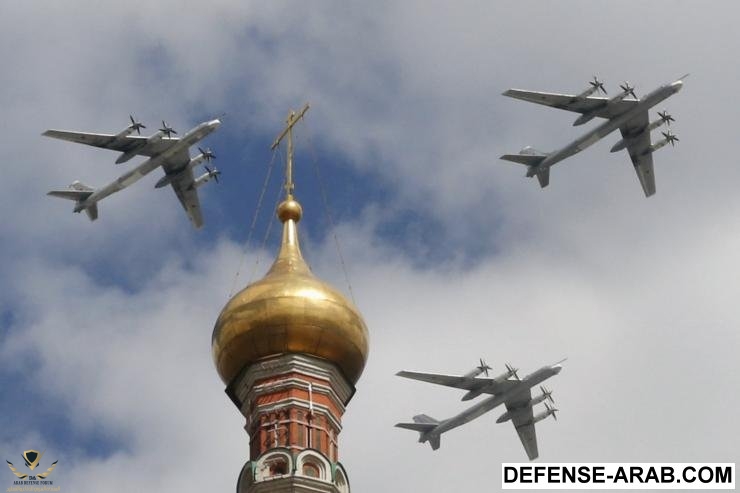 russian-bombers-fly-formation-over-moscow.JPG