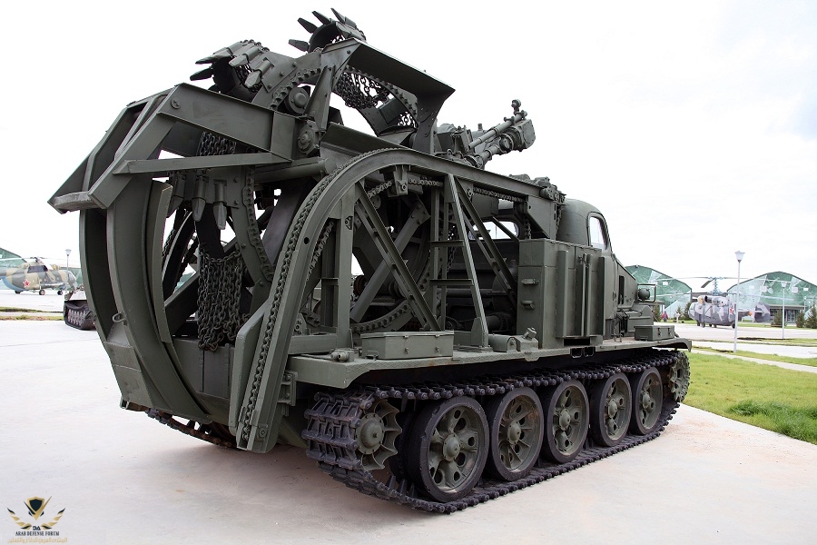 BTM-3_trenching_vehicle_at_Park_Patriot_03.jpg