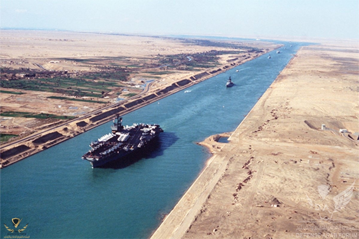 us-military-ship-passing-through-suez-canal.jpg