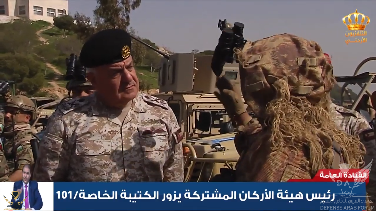 رئيس هيئة الأركان يستقبل رئيس الأركان بجمهورية القمر المتحدة - YouTube (6).png