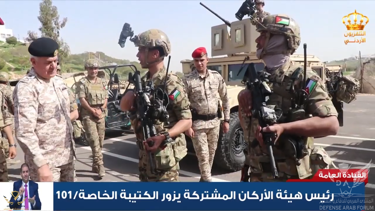 رئيس هيئة الأركان يستقبل رئيس الأركان بجمهورية القمر المتحدة - YouTube (3).png