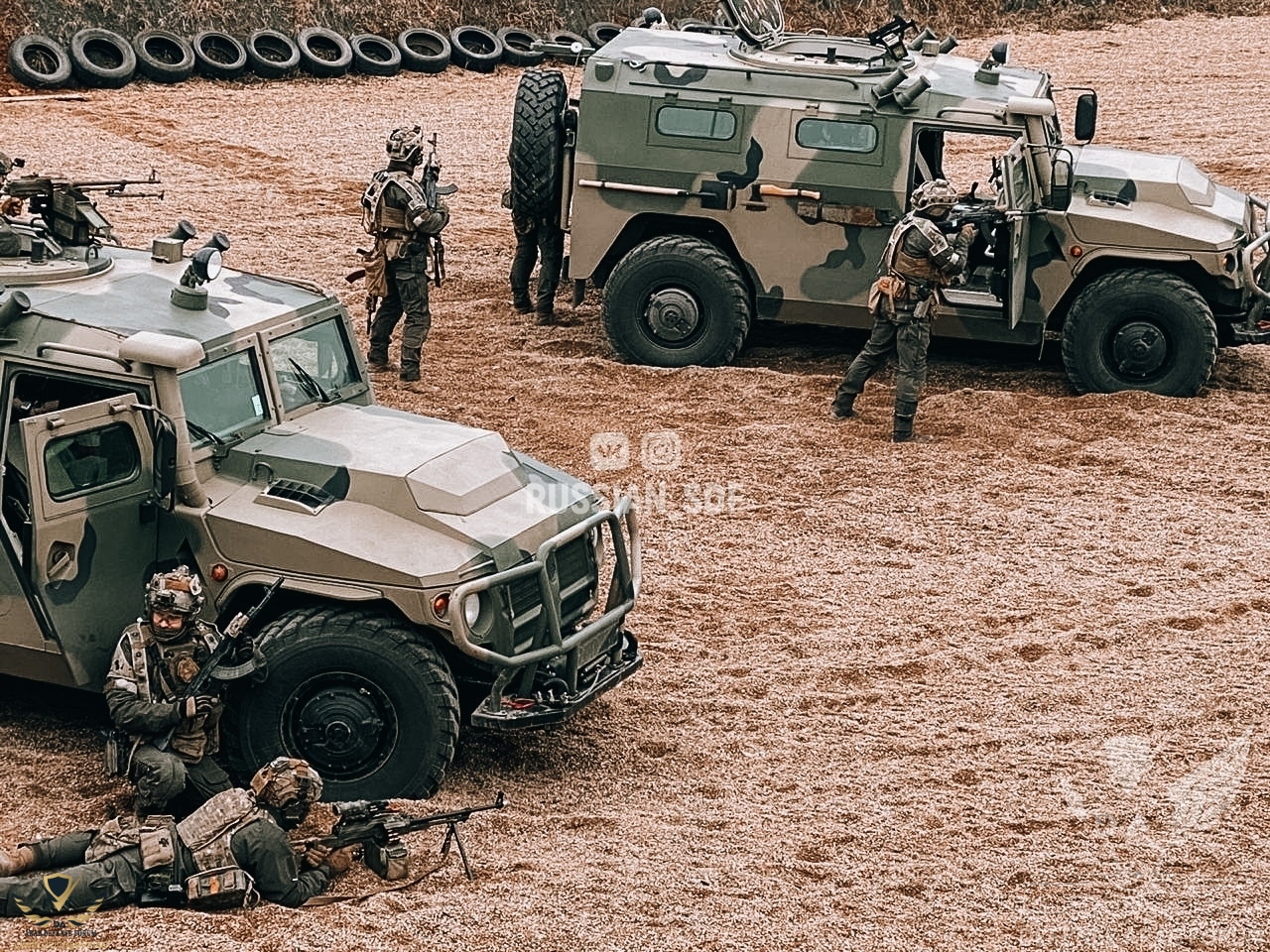 RghEVi_LU8A.jpg