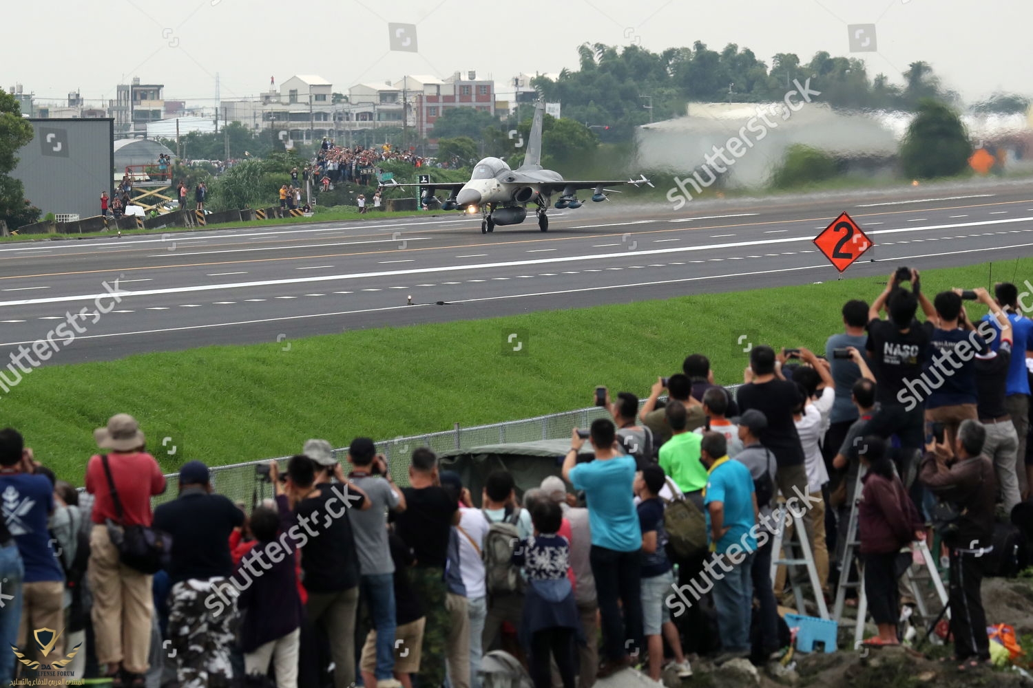emergency-take-off-and-landing-drill-in-taiwan-changhua-shutterstock-editorial-10249766i.jpg