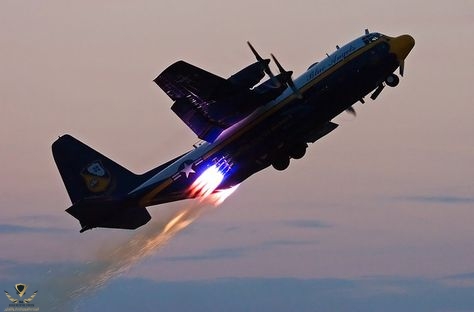 933669aae5159abb29687e8b703b1f32--blue-angels-airplane.jpg