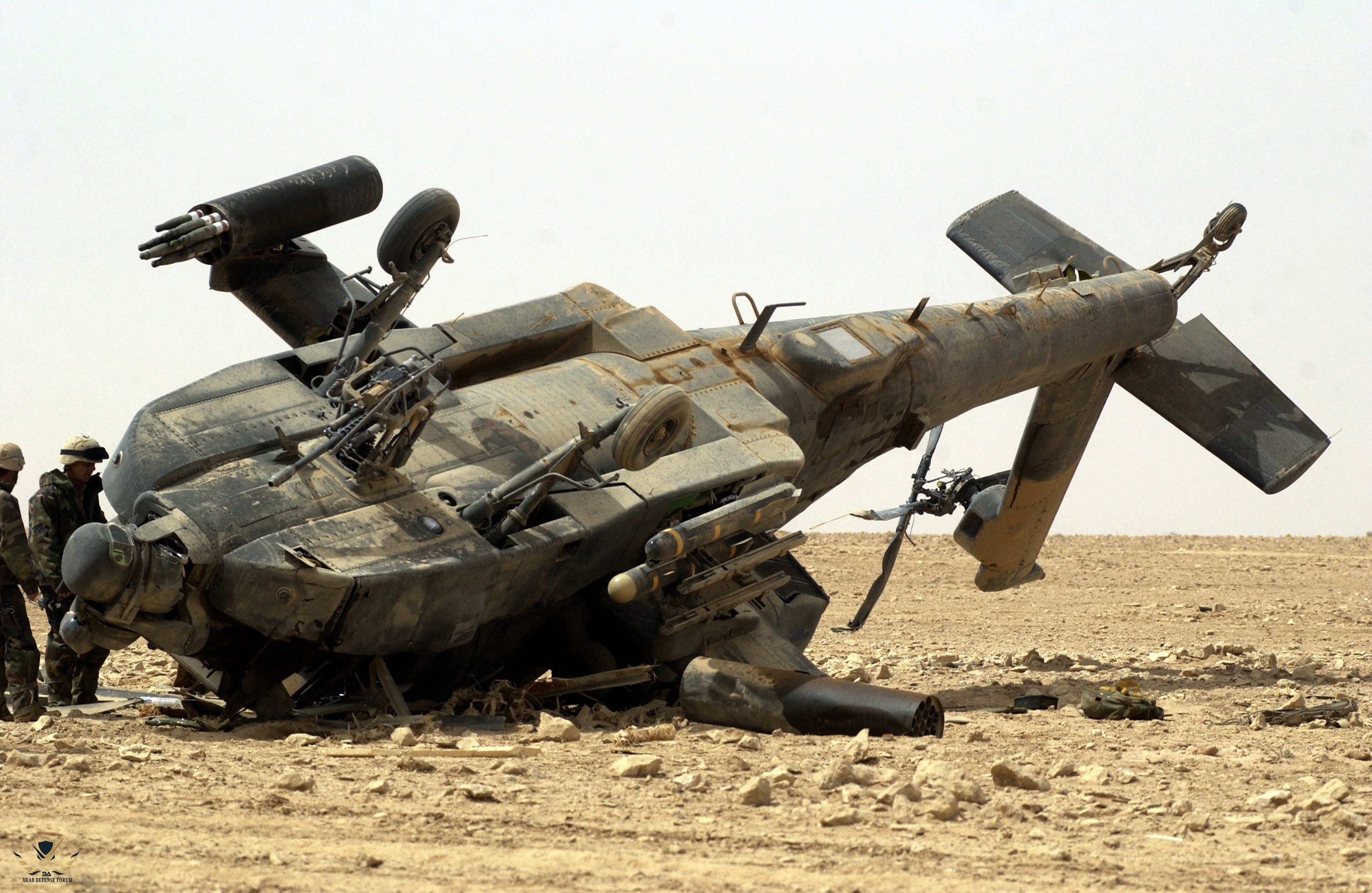 Damaged_US_Army_AH-64_Apache,_Iraq.jpg