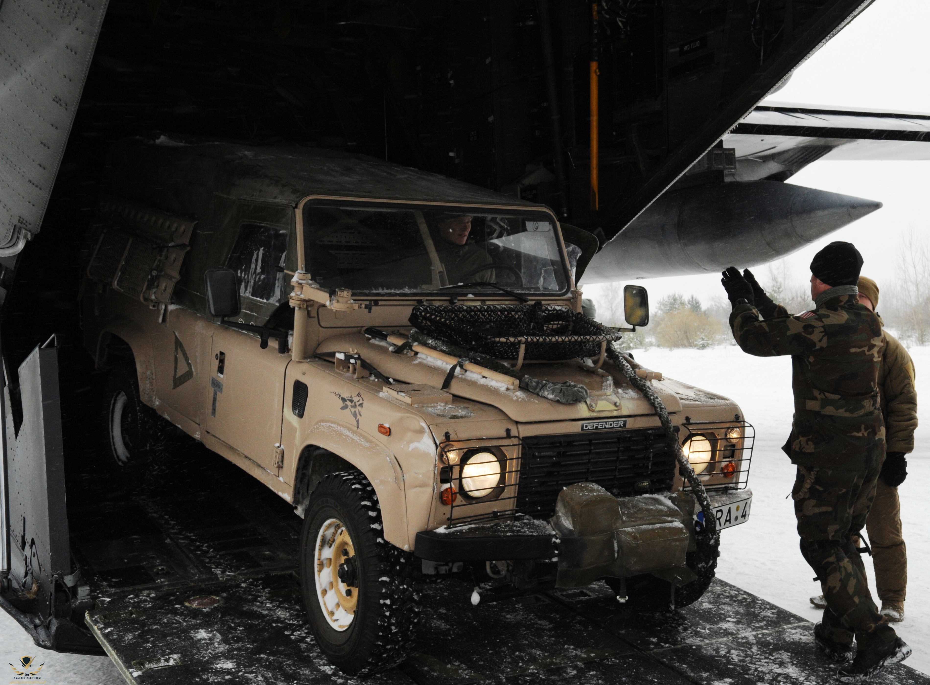 Latvian_Land_Rover_Defender.JPG