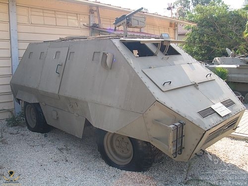 500px-Armored-car-batey-haosef-9-1.jpg