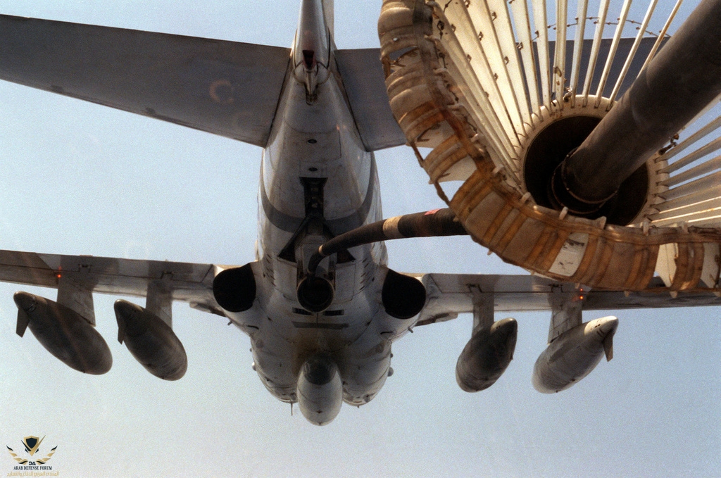 a-ka-6d-intruder-aircraft-conducts-an-aerial-refueling-operation-d33308-1024.jpg