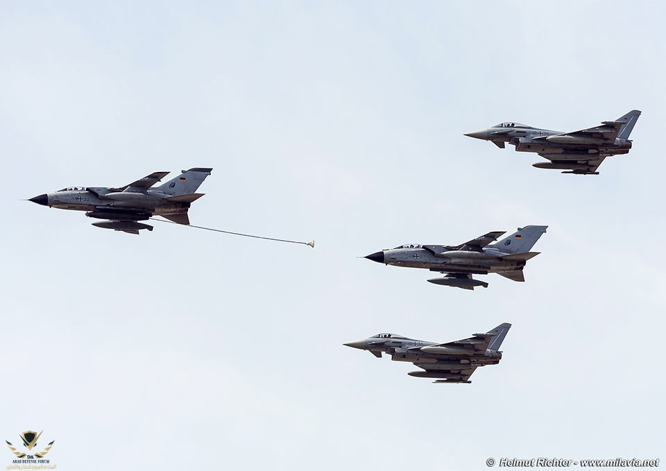 ila2016_21_Tornado_buddy-buddy_formation.jpg