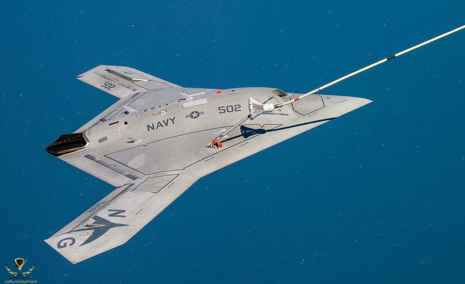 1920px-X-47B_receiving_fuel_from_a_707_tanker_while_operating_in_the_Atlantic_Test_Ranges.jpg