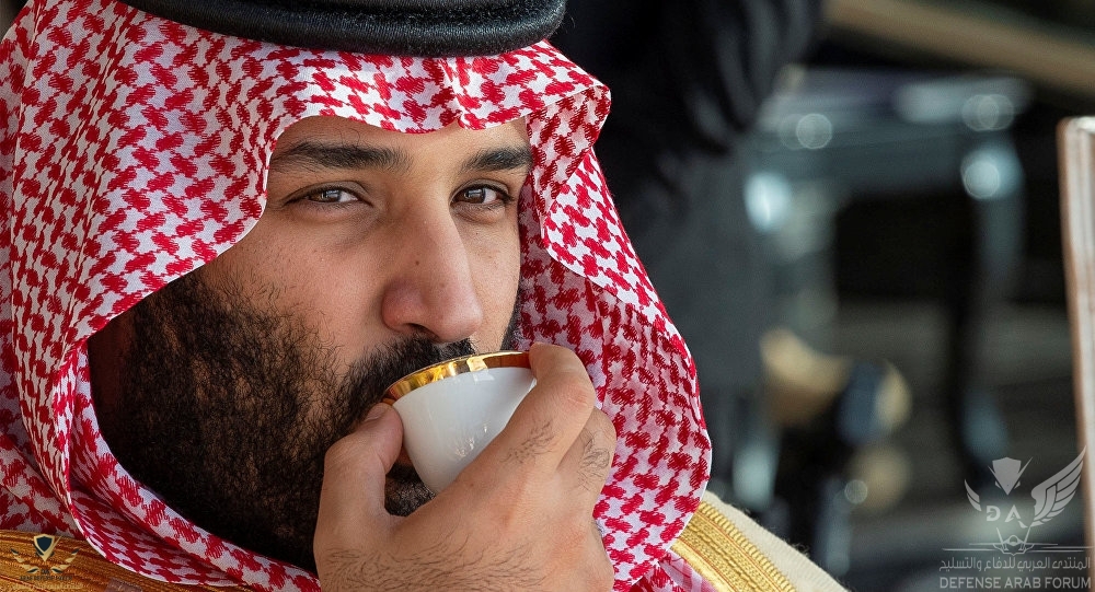 محمد-بن-سلمان-يشرب.jpg
