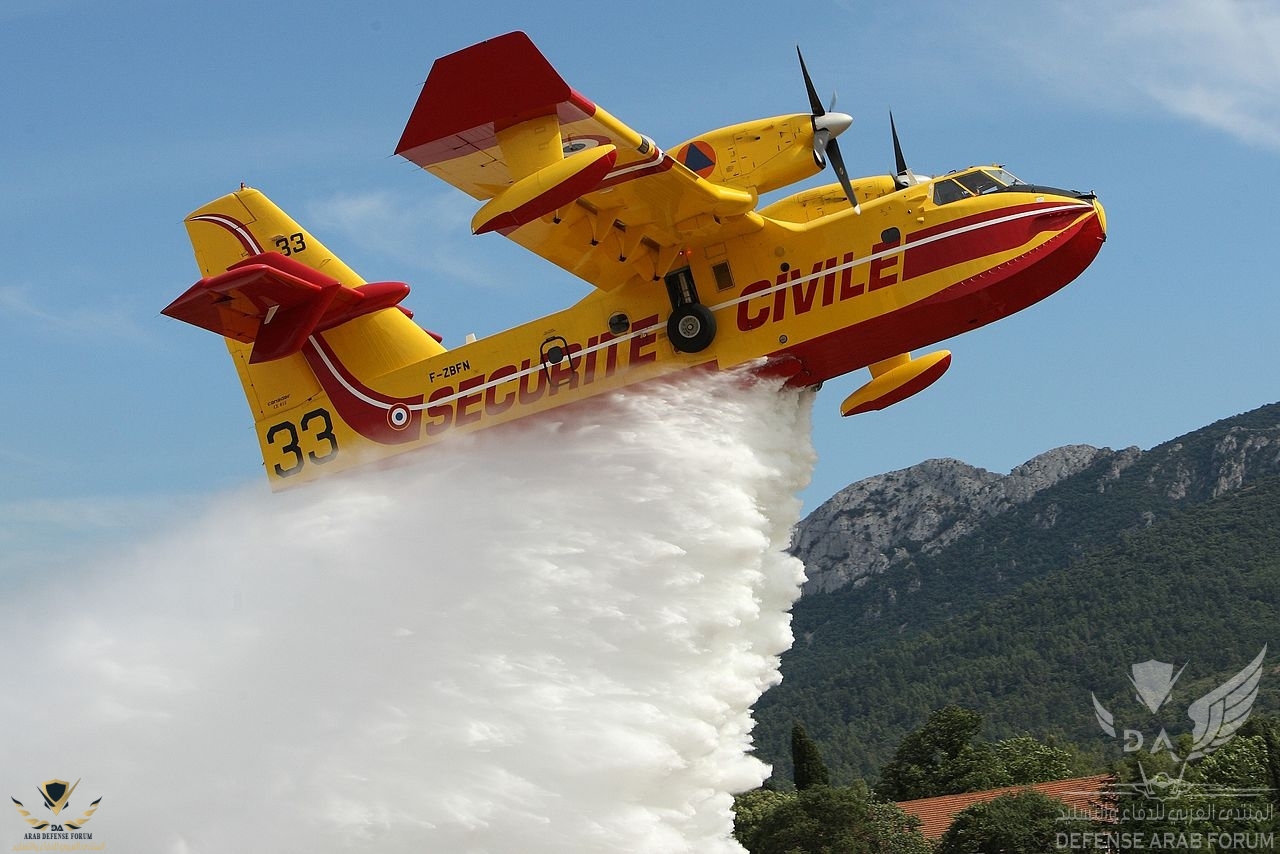 1280px-FR_canadair.jpg