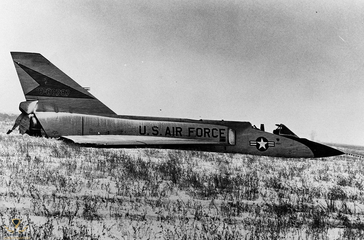 1200px-Cornfield_Bomber_Landed_Side_View.jpg