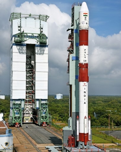 pslv-c29onthefirstlaunchpadwithvehicleassemblybuildinginbackground1-408x512.jpg