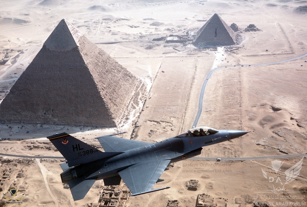 F-16_Fighting_Falcon_aircraft_in_flight_near_the_pyramids_during_exercise_Bright_Star__82.jpg
