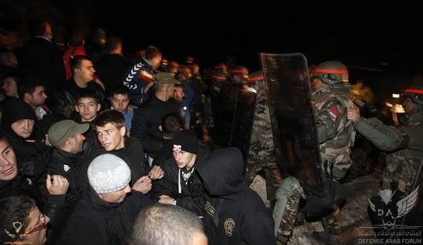 kosovo-serbs-are-pushed-back-by-nato-kosovo-force-kfor-soldiers-from-morocco-at-the-barricades...jpg