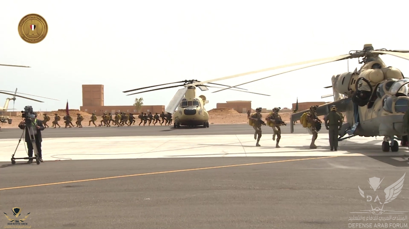  عبد الفتاح السيسي يتفقد الوحدات المقاتلة للقوات الجوية بالمنطقة الغربية العسكرية[(001601)2020...JPG