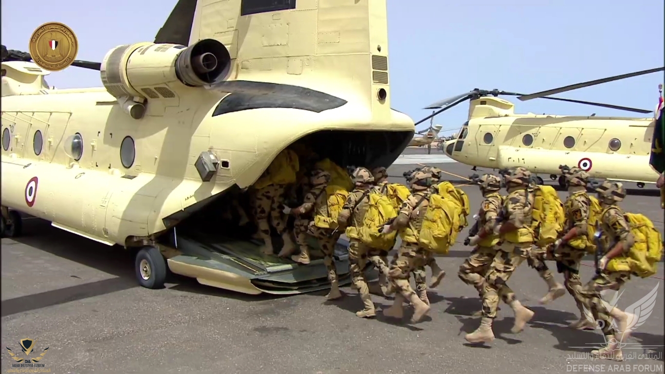  عبد الفتاح السيسي يتفقد الوحدات المقاتلة للقوات الجوية بالمنطقة الغربية العسكرية[(001780)2020...JPG