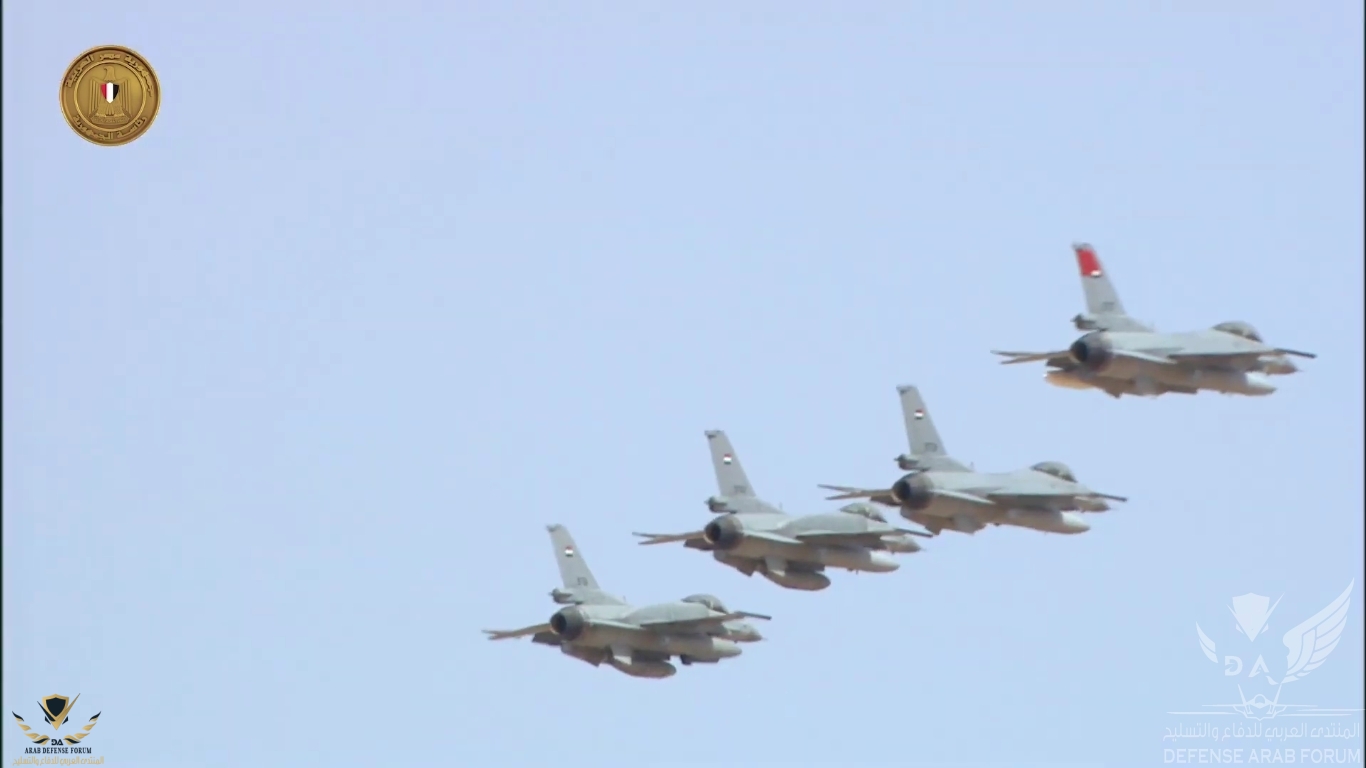  عبد الفتاح السيسي يتفقد الوحدات المقاتلة للقوات الجوية بالمنطقة الغربية العسكرية[(002761)2020...JPG