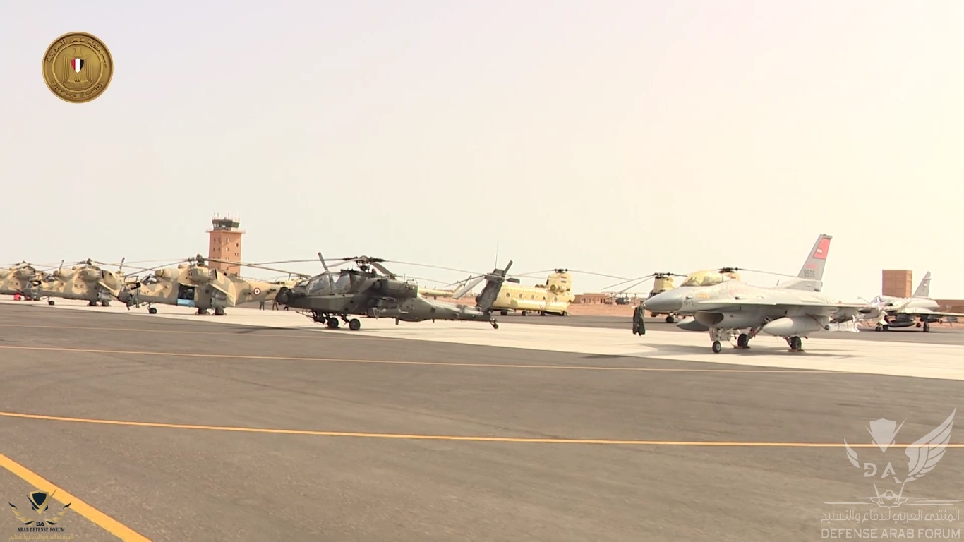  عبد الفتاح السيسي يتفقد الوحدات المقاتلة للقوات الجوية بالمنطقة الغربية العسكرية[(005762)2020...JPG