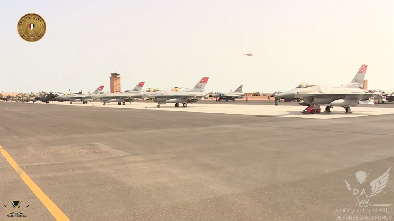  عبد الفتاح السيسي يتفقد الوحدات المقاتلة للقوات الجوية بالمنطقة الغربية العسكرية[(006376)2020...JPG