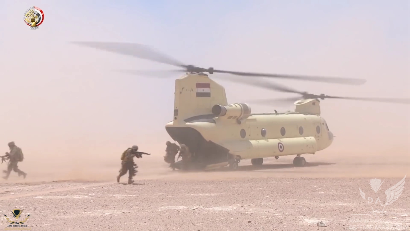  العام للقوات المسلحة يشهد المرحلة الرئيسيه للمناوره -حسم 2020 -فى الاتجاة الاستراتيجى الغربى[...JPG