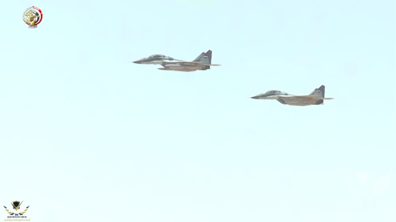  العام للقوات المسلحة يشهد المرحلة الرئيسيه للمناوره -حسم 2020 -فى الاتجاة الاستراتيجى الغربى[...JPG