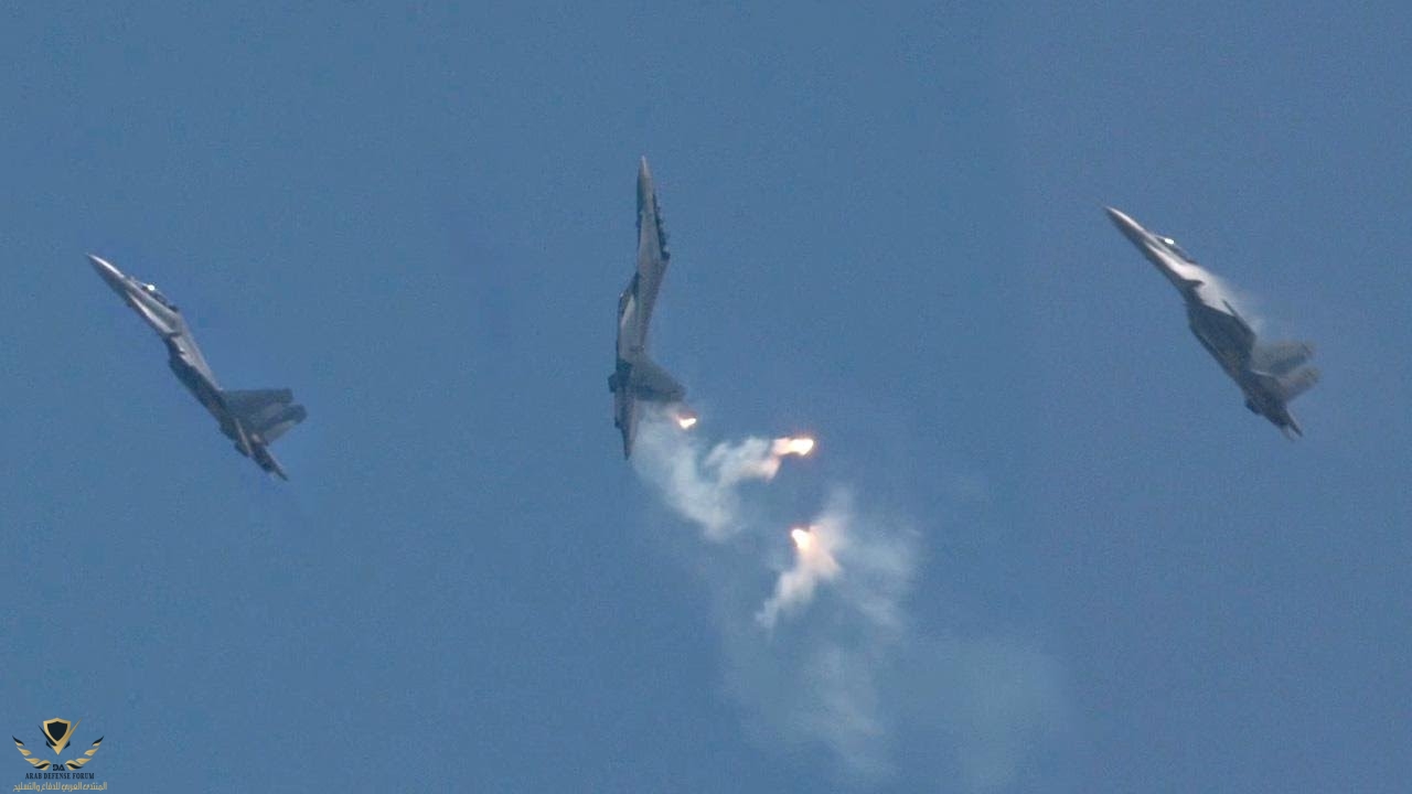 Sukhoi-Su-27-Flanker-extreme-maneuvers-Super-maneuverability-Videos.jpg