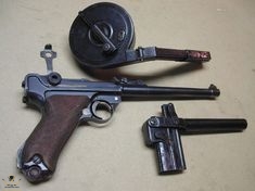 89193740b3324b14c45bc8287b97031d--hand-guns-waffen.jpg