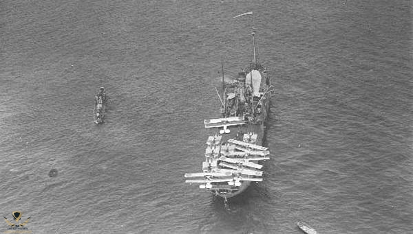 Seaplane_carrier_Dédalo,_September_1925.jpg